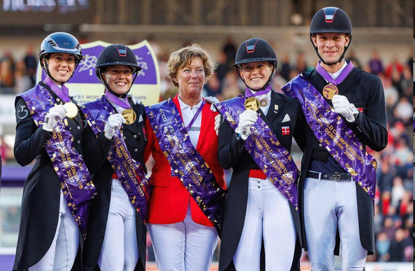 Guld ved VM i Dressur 2022, Carina Cassøe Krüth, Cathrine Laudrup Dufour, Nanna Skodborg MErrald og Daniel Bachmannn Andersen